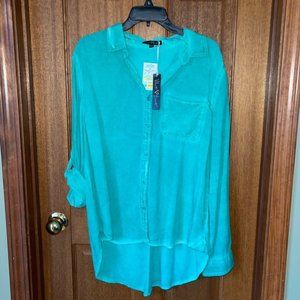 NWT* VELVET HEART WOMANS SHIRT. SIZE LARGE. TURQUOISE.